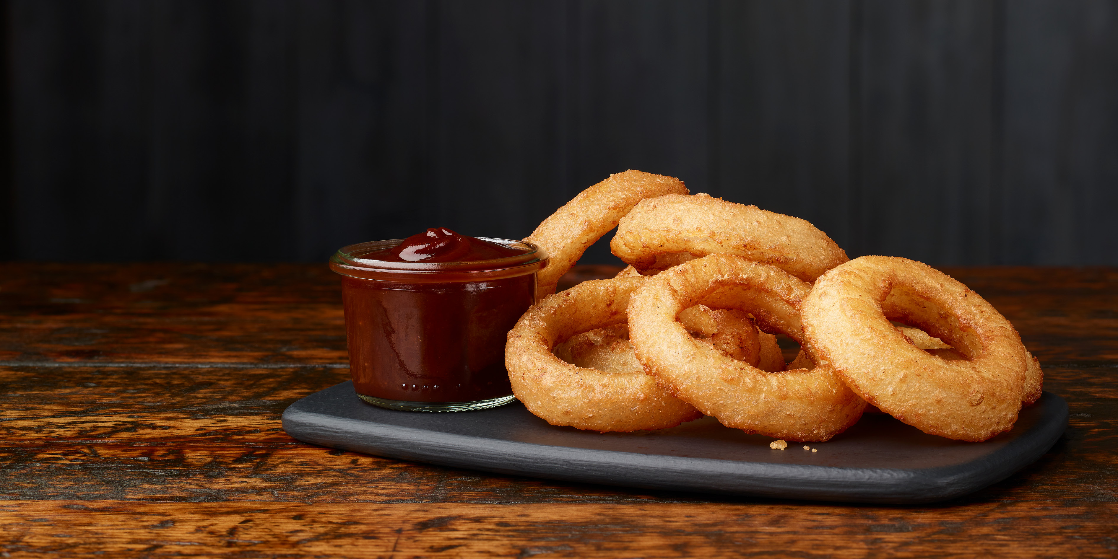 Picture of onion rings on a plate